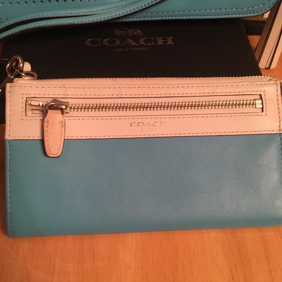 Coach Perforated Legacy Crossbody Tassel+Wallet - Picture 2 of 8